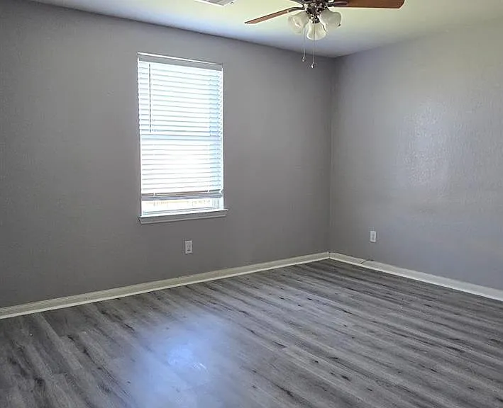 2318 Oyster Bay Ave — Photo 10