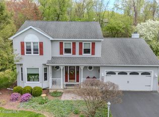 33 Robin Ln, Rensselaer, NY 12144