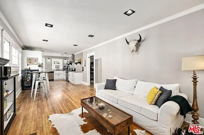 422 S Benton Way — Photo 6