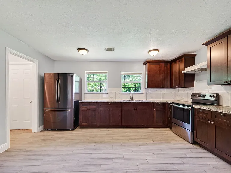 3031 Groton Dr — Photo 6