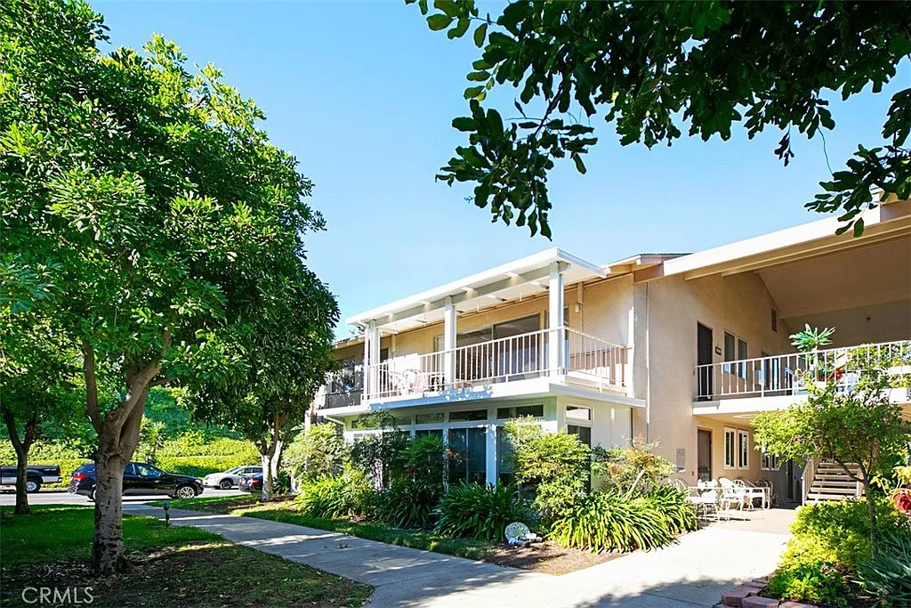 2 bed, 1040 sqft, $3,000 — Photo 1