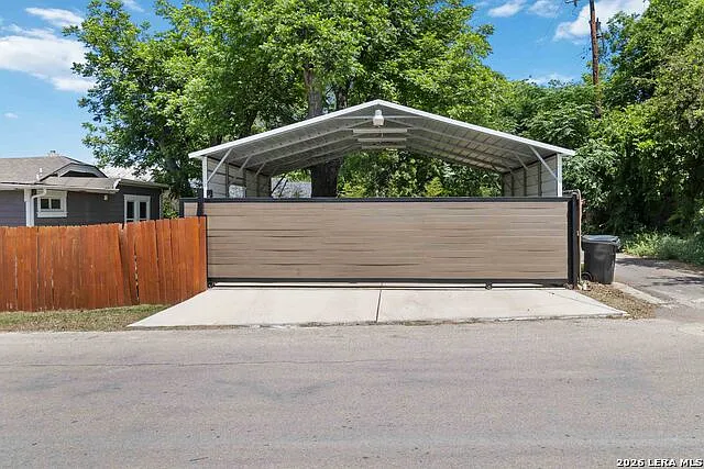 944 Fulton Ave — Photo 32