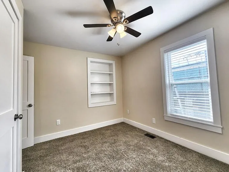 2529 E Admiral Pl #A — Photo 31