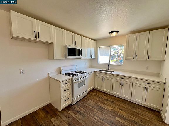 5th image of 29 Sandview Dr