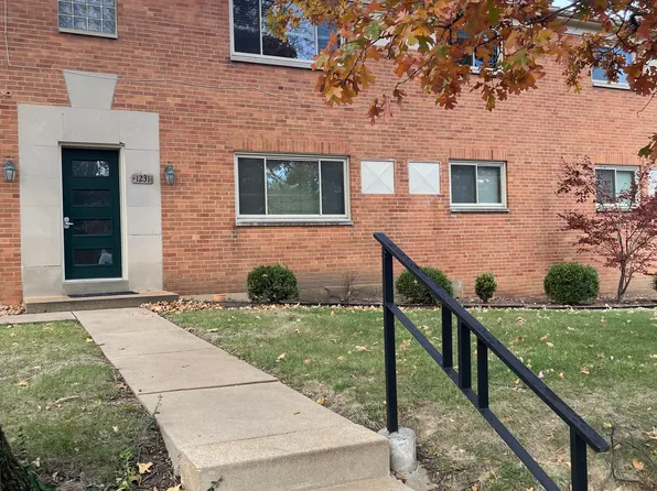 1231 Elm Dr, Saint Louis, MO 63119
