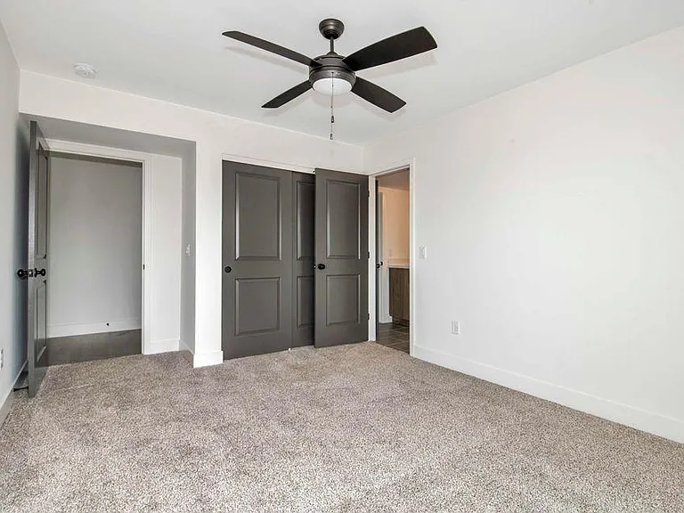 524 W Brown St — Photo 18