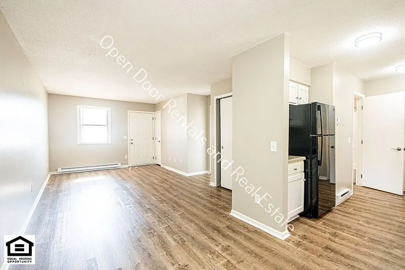 1 bed, 1.0 bath, $875 — Photo 4