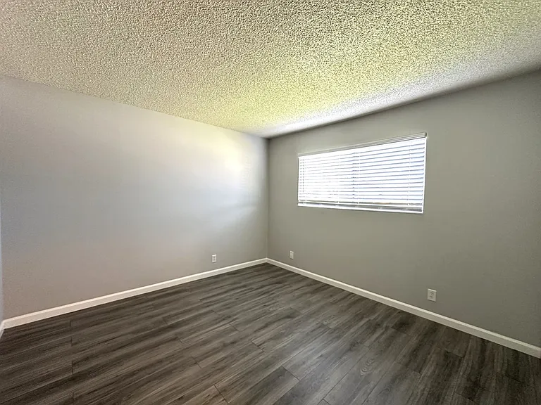 Lincoln Courtyards at 531 Glendora Avenue — Photo 21