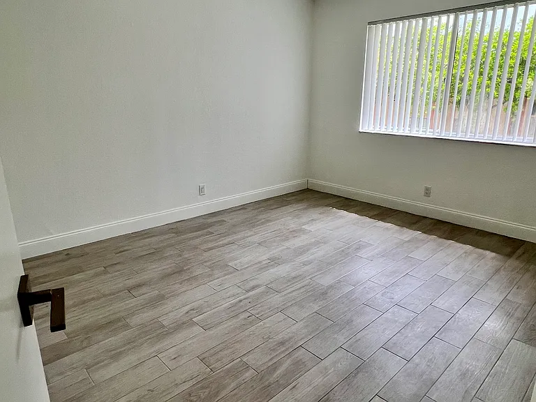 178 Lakeview Dr #201 — Photo 13