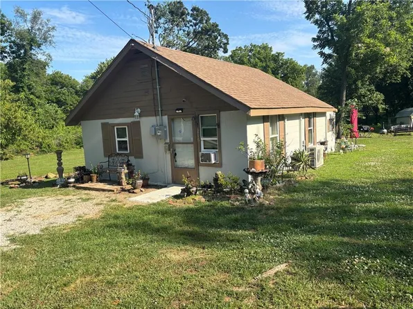 216 W Marshall St, El Dorado Springs, MO 64744