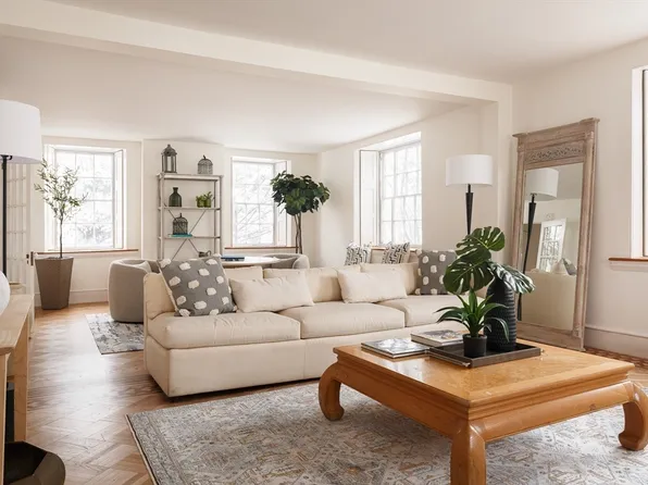 788 Washington St, Brookline, MA 02446