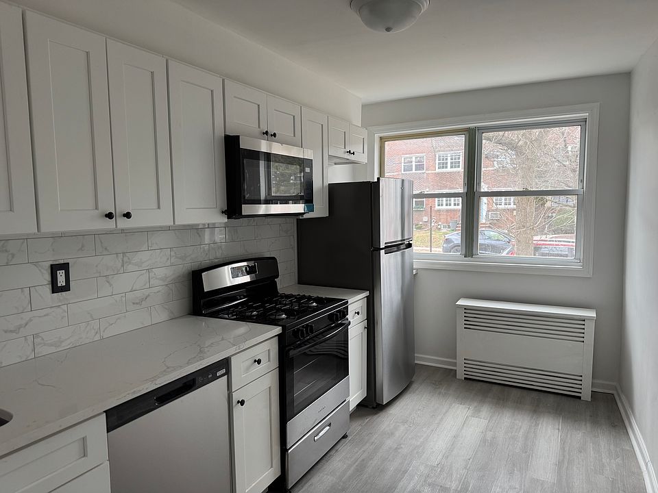 1st image of 31 Hodges Pl Floor 2