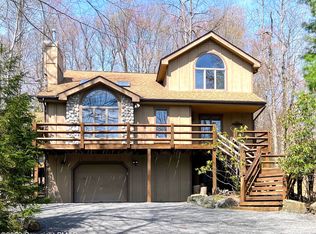 2227 Hillcrest Dr, Pocono Pines, PA 18350