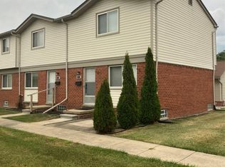 20850 Hunt Dr, Roseville, MI 48066
