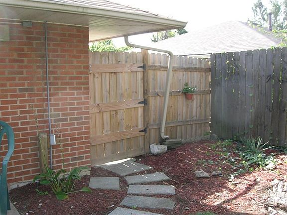 5th image of 4411 Mozart Ave