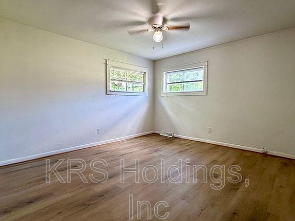 5th image of 8 Parkwood Ave #B
