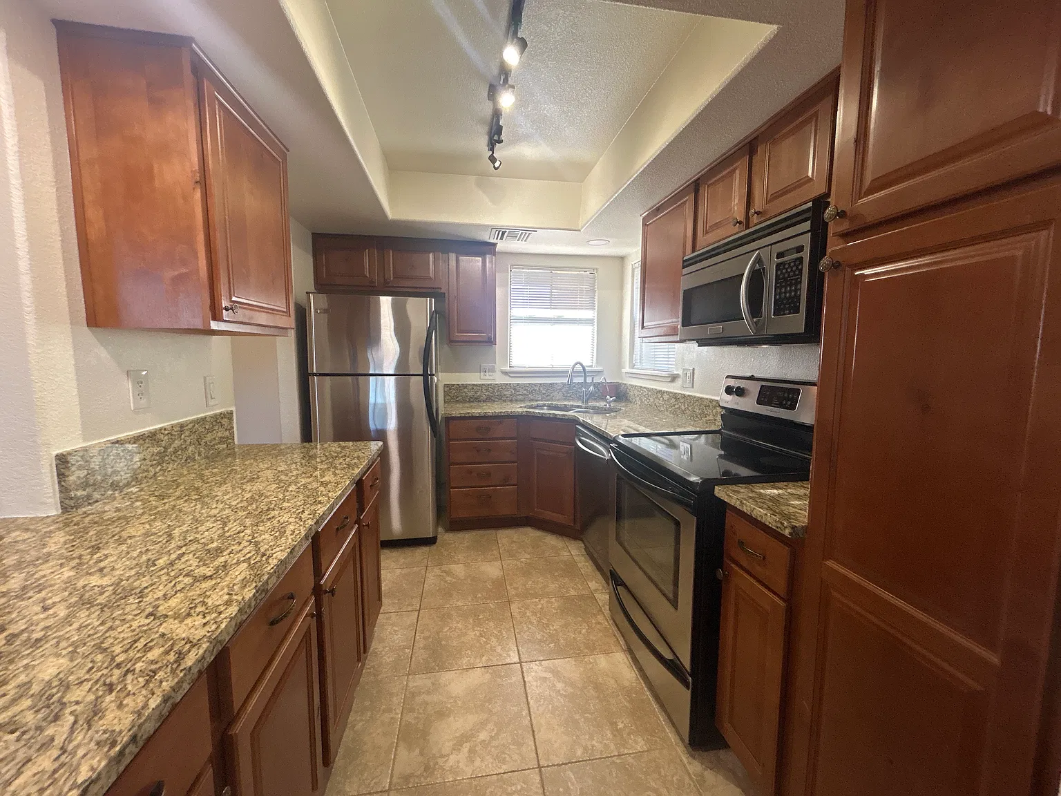 2 bed, 1059 sqft, $1,625 — Photo 1
