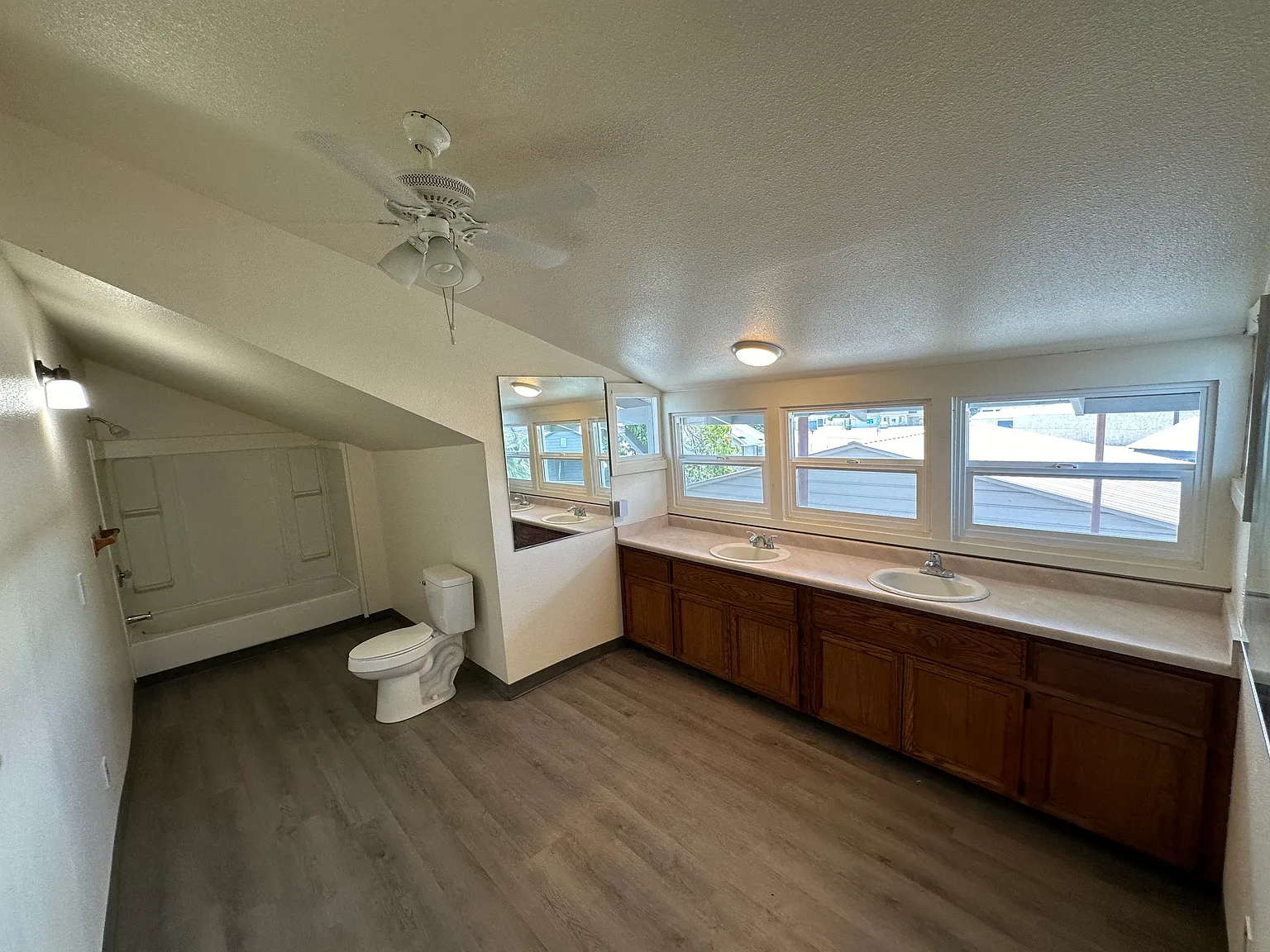 2125 Kennedy Ave — Photo 4