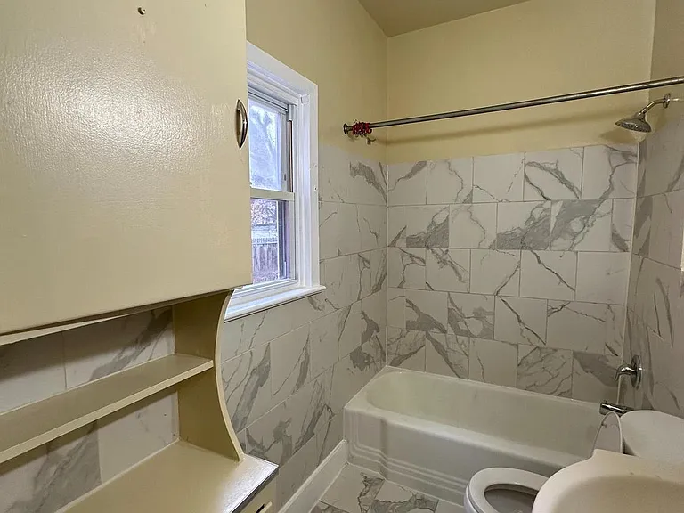 414 S Potomac St — Photo 17