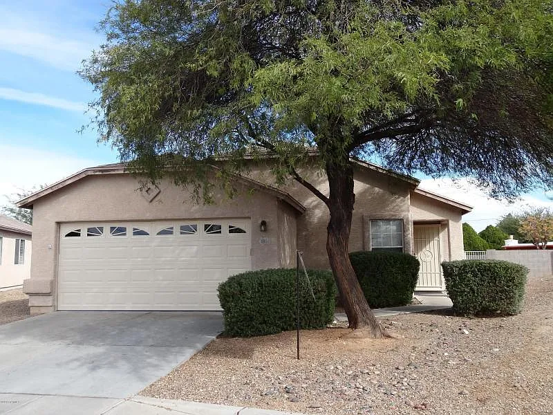 2883 S Foster Dr