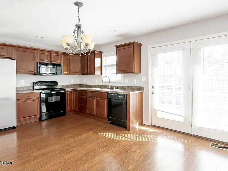 313 Stamper Ave — Photo 16