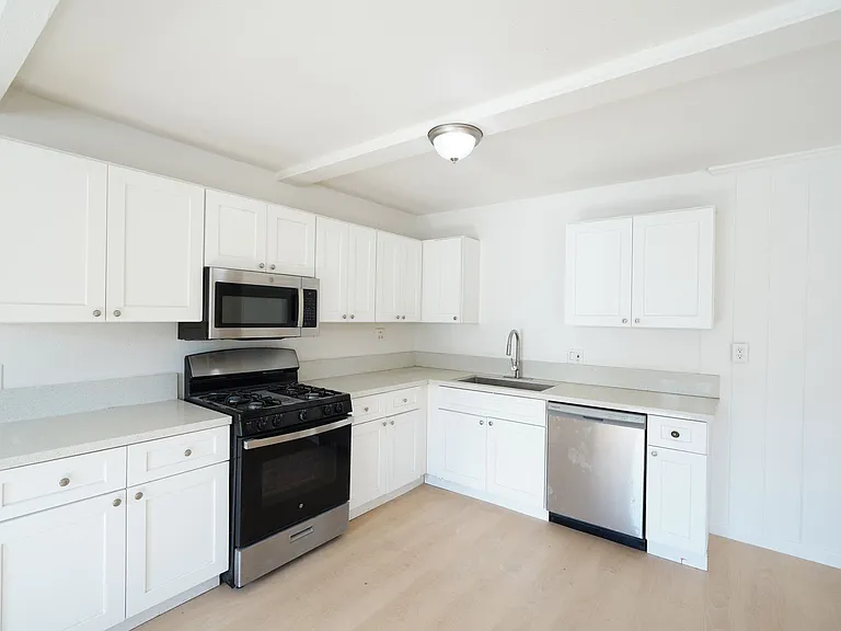 1443 N Riverside Ave — Photo 9