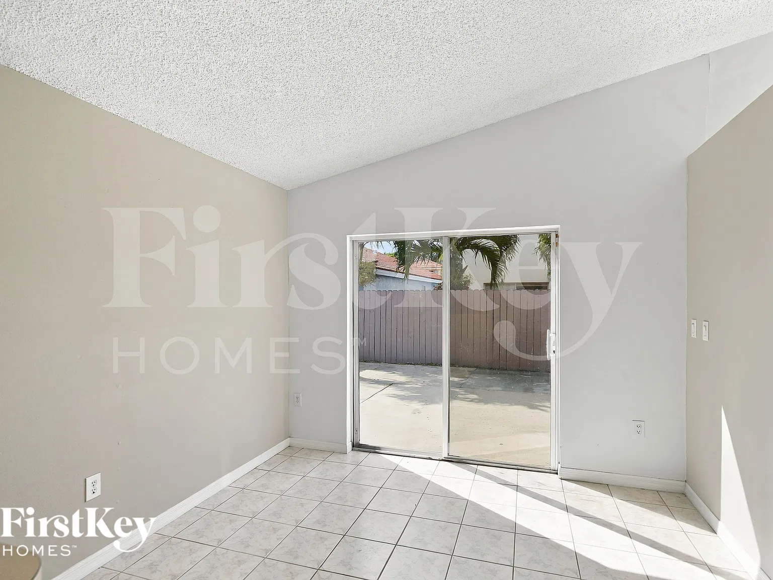 3 bed, 2.0 bath, 1654 sqft, $2,840 — Photo 2