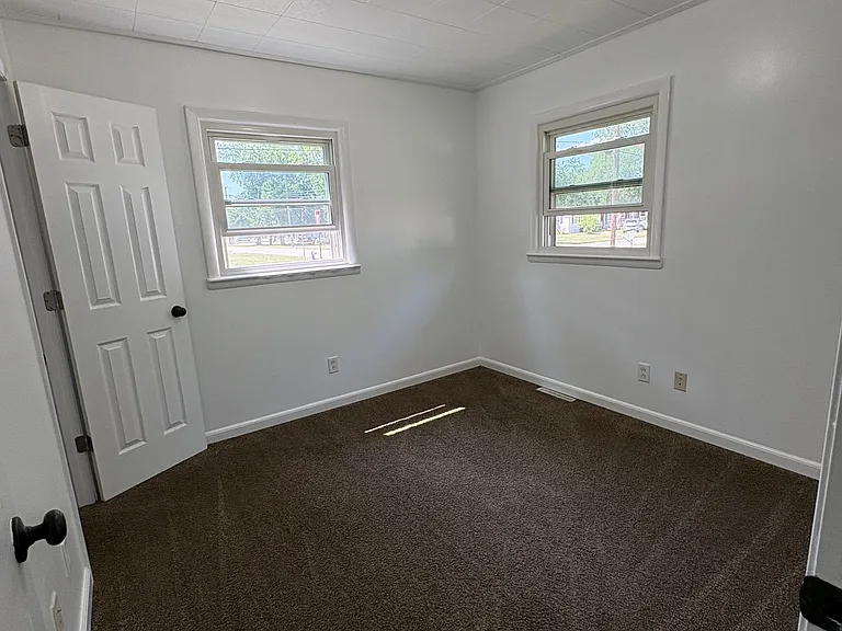 602 E Railroad St — Photo 16