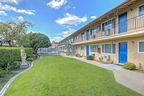 Walnut Grand Photo 1