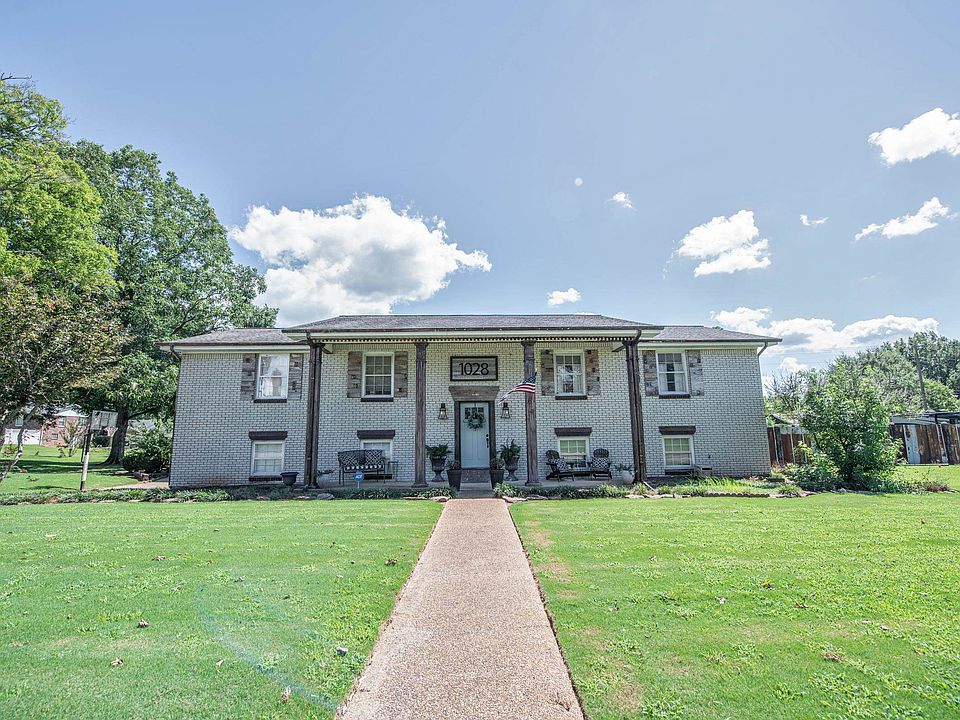 1028 Hemlock St, Tuscumbia, AL 35674 MLS 513069 Zillow