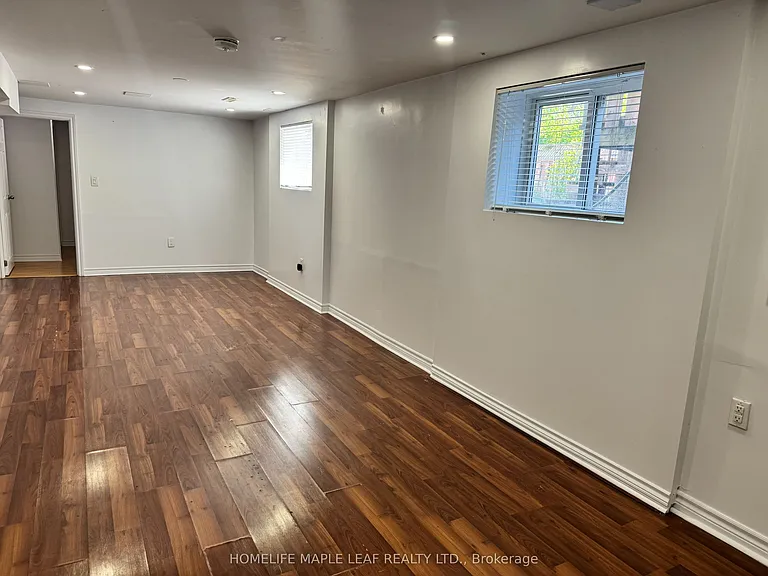 8 Montrose Pl — Photo 11
