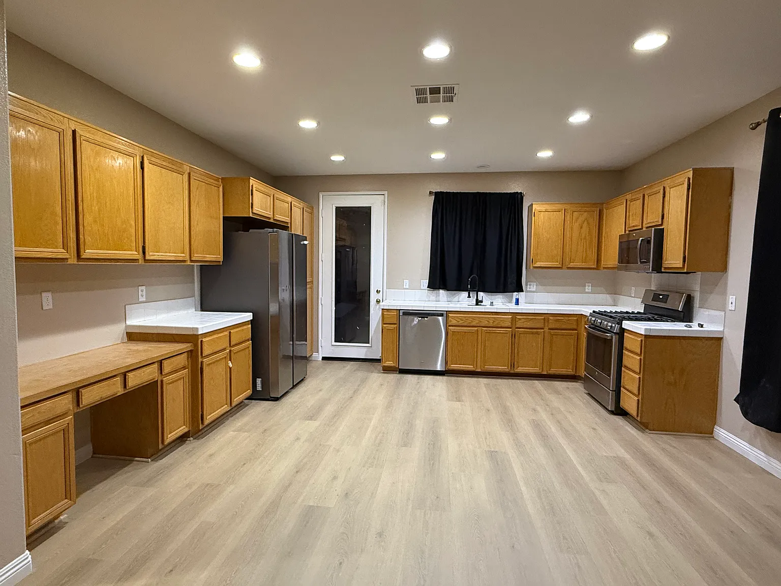 3 bed, 2107 sqft, $3,000 — Photo 4