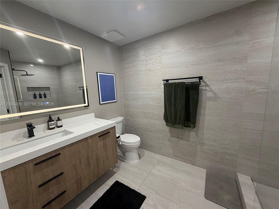 1st image of 16676 Hemingway Dr