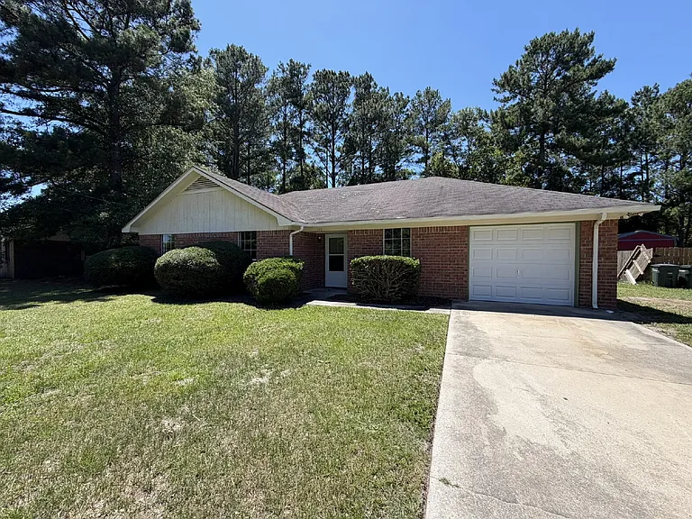 150 NE Jamey Ln — Photo 1