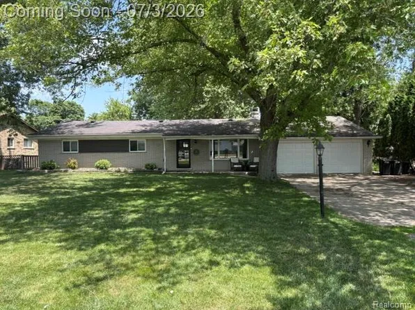 28731 Elbamar Dr, Grosse Ile, MI 48138