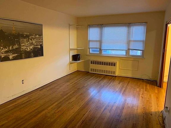 4th image of 35-24 32nd St #3D