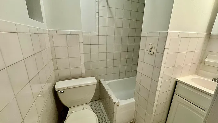 Rented by HOLTON REAL ESTATE INC. | media 20