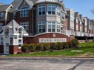 3862 S Lake Dr #130, Saint Francis, WI 53235
