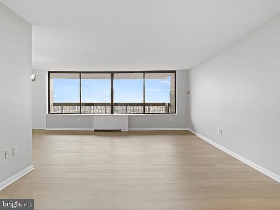 4th image of 3705 S George Mason Dr APT 2013S