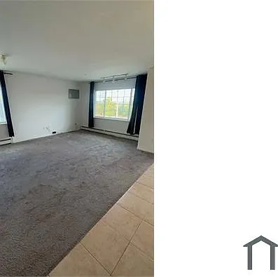 3 bed, 1200 sqft, $3,811 — Photo 4