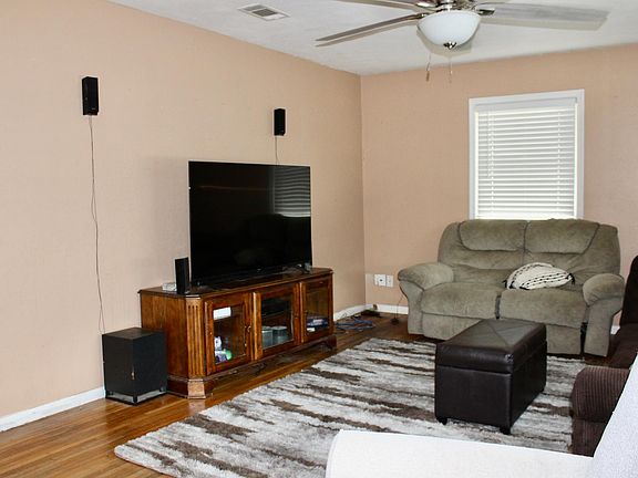 5th image of 129 4th St NE