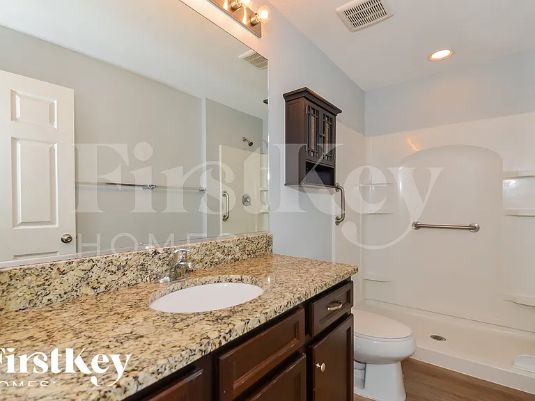 92 Stanford Rd — Photo 12