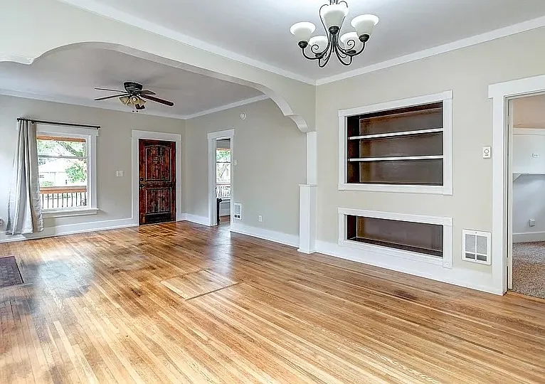 122 W 23rd St — Photo 2