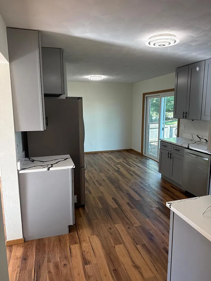 3 bed, 1.5 bath, 1333 sqft, $2,150 — Photo 3