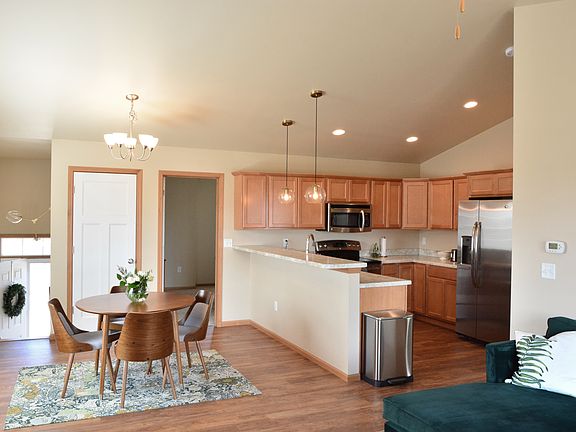 4th image of 521 Rolling Hills Dr