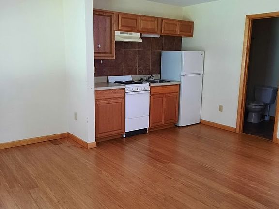 4th image of 1339 Savannah Dr APT 7
