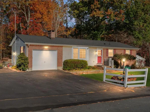 212 Lancelot Dr, Stroudsburg, PA 18360