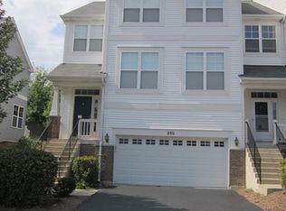 286 Hickory Ln, South Elgin, IL 60177