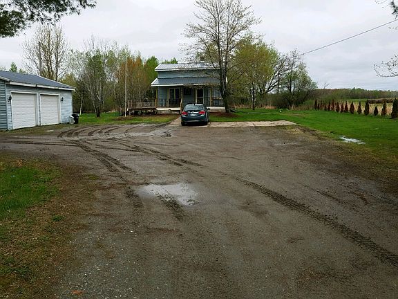 3rd image of N2702 Owen Ave