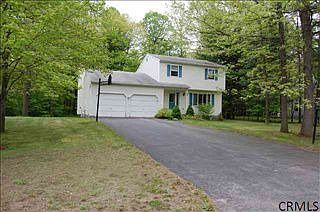 3rd image of 18 Pinehollow Dr
